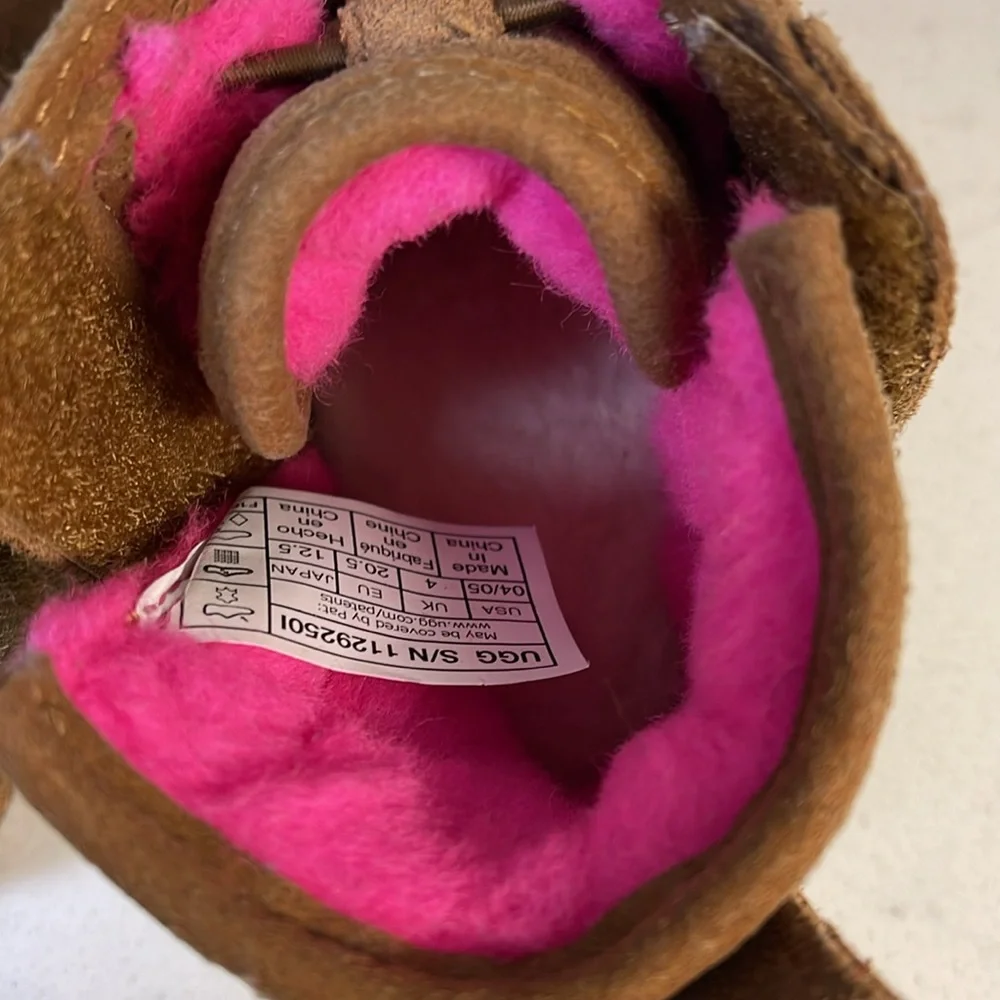 UGG Infant's Neumel Chopd Suede Classic Pink Size 5/6